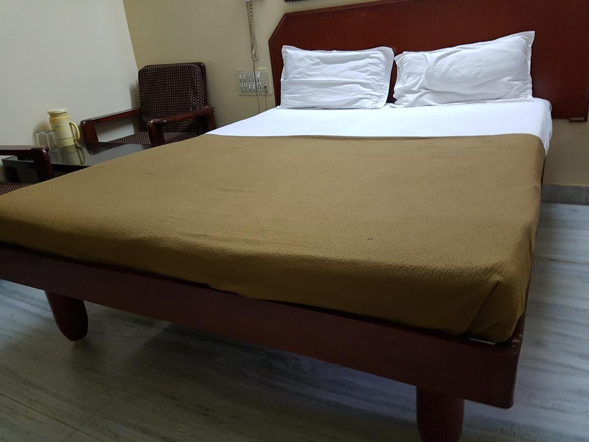 Sri Sai Residency Hotel Tirupati Exterior photo